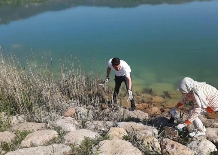 Doğa dostu üniversite öğrencilerden çevre temizliği
