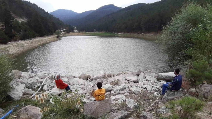 Doğa ile baş başa kalmak isteyenlerin adresi: "Beyderesi Göleti"
