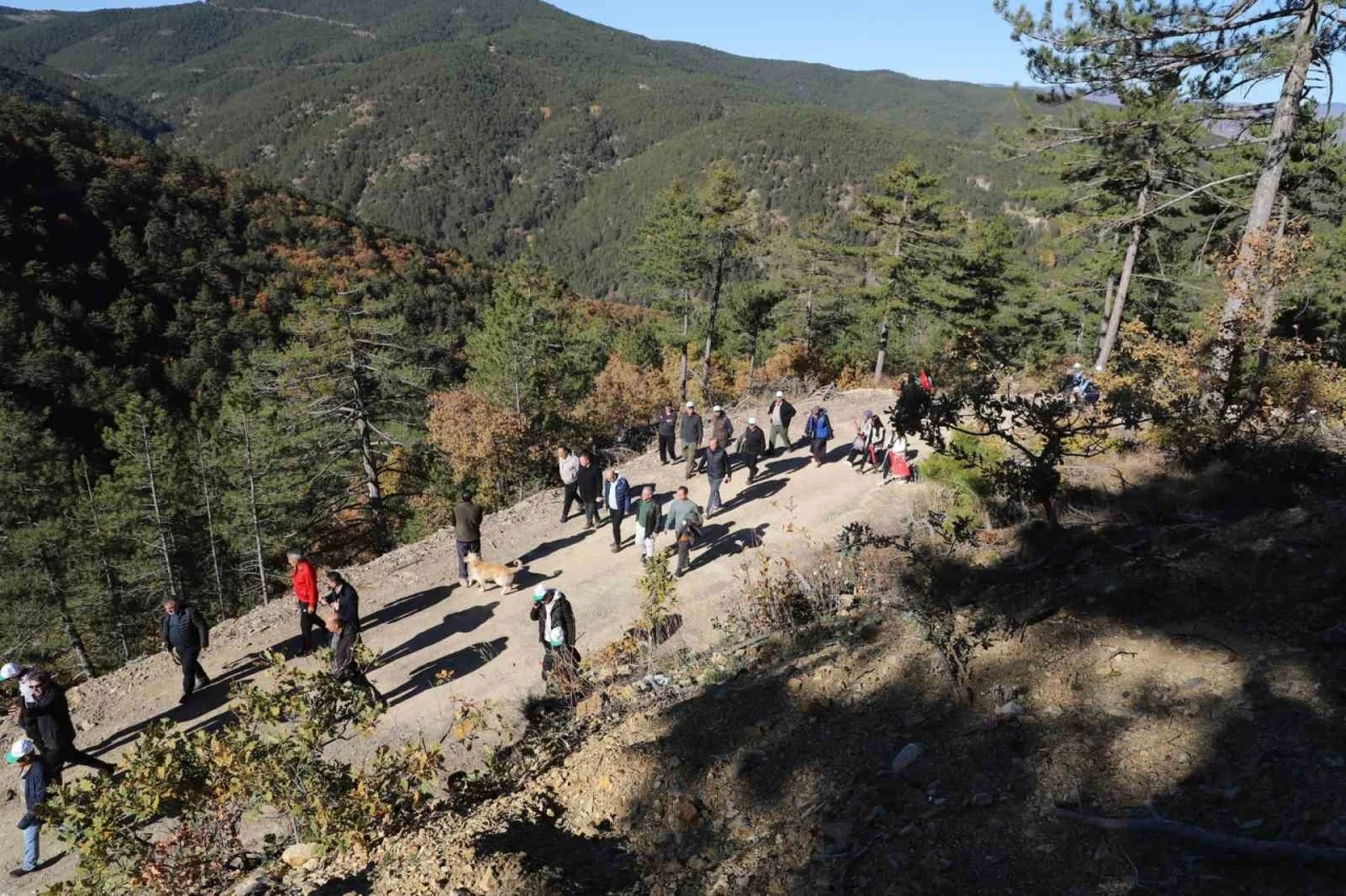 Doğaseverler geleceğe ve insanlığa nefes olabilmek için kilometrelerce yürüdü
