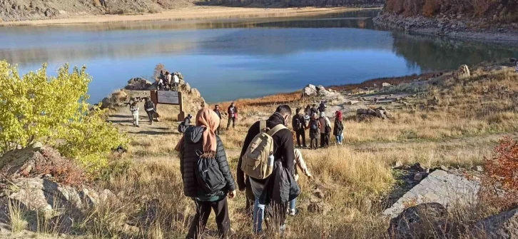 Doğaseverler Nemrut Krater Gölü’nde unutulmaz bir gün yaşadı
