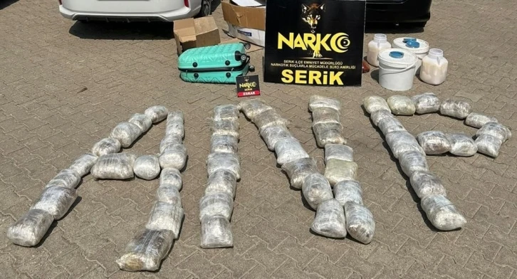 Doğu illerinden valizlerle Antalya’ya getirilen 51 kilo esrar polis takibine takıldı
