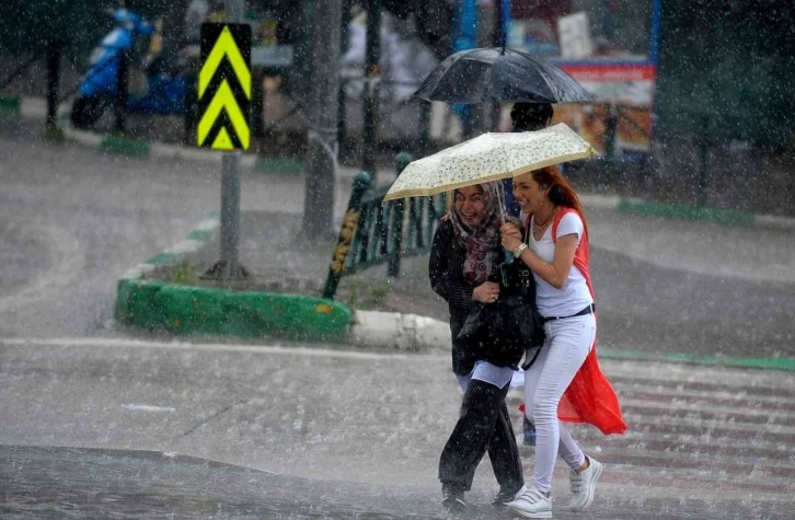 Doğu Karadeniz kıyılarında kuvvetli yağışlara dikkat!
