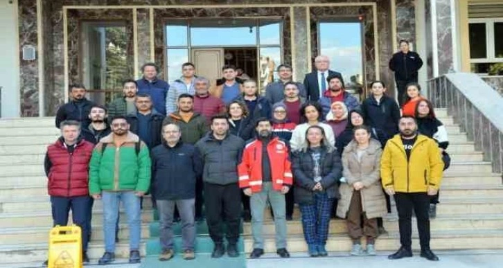 Doktor, eczacı ve hemşirelerden oluşan ekip Eskişehir’den Hatay’a gidiyor