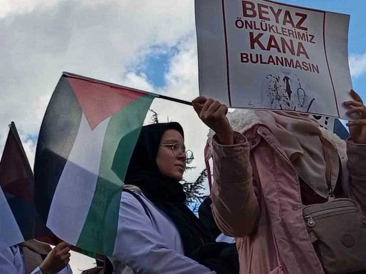 Doktorlar İsrail katliamını protesto etti
