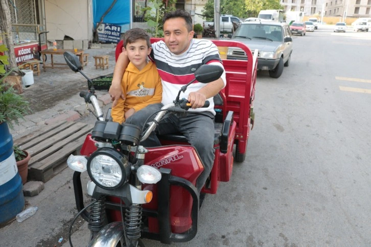 Dolandırılan depremzede esnafın yüzü hayırseverlerle güldü