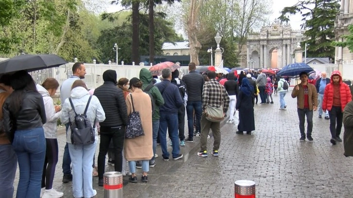 Dolmabahçe Sarayı'na ziyaretçi akını