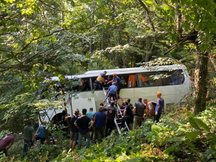 Domaniç-İnegöl Karayolunda otobüs kazası: 1 ölü, 28 yaralı (1)
