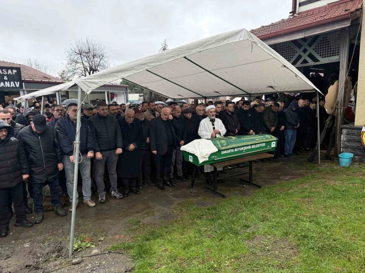 Dönemin kara kutusu olarak bilinen suç örgütü lideri Hadi Özcan, Sakarya’da toprağa verildi
