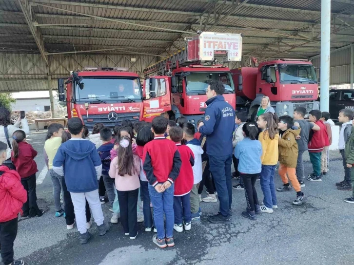 Dörtyol’da itfaiyecilerden, öğrencilere eğitim
