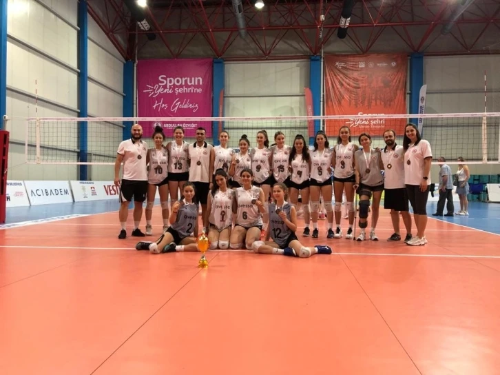 Döşemealtı Küçük Kız Voleybol Takımı Türkiye üçüncüsü oldu
