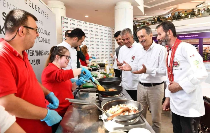 Down sendromlu çocukların yemek yarışmasında kaybeden olmadı
