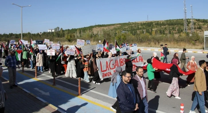 DPÜ öğrencilerden Filistin’e destek yürüyüşü

