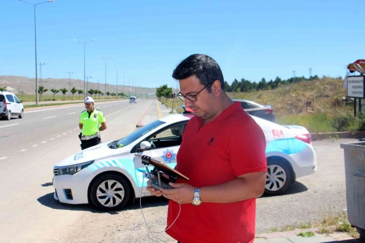 Dronlu denetimde kırmızı ışık ihlali yapan sürücülere ceza
