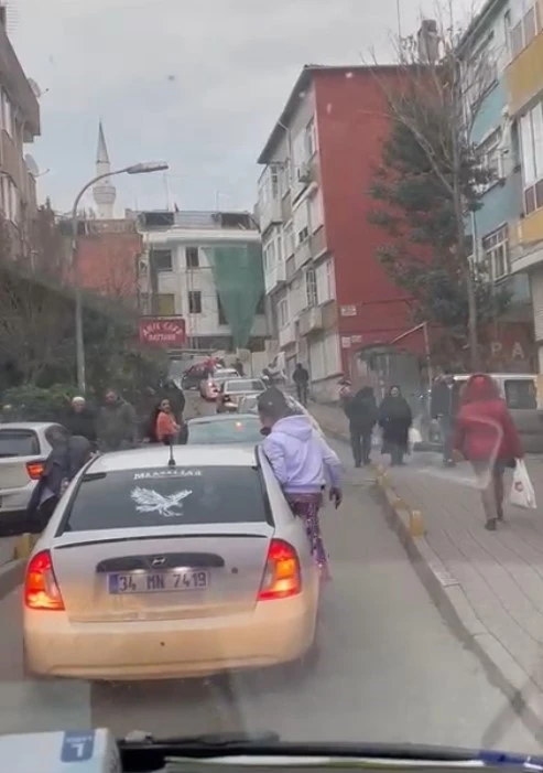 Düğün konvoyu ambulansa yol vermedi, o anlar kameraya yansıdı
