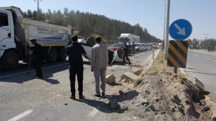 Düğün konvoyundaki otomobil takla attı: 1'i ağır 5 yaralı