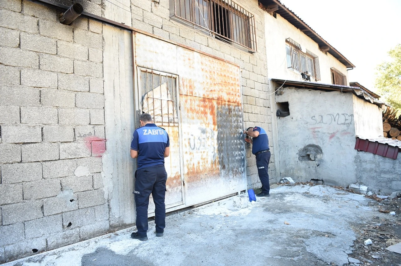 Dulkadiroğlu’nda ruhsatsız iş yerleri mühürlendi
