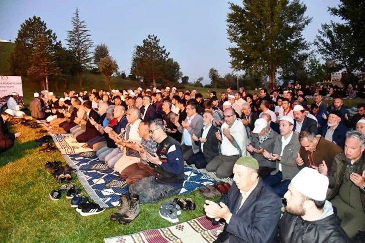 Dumlupınar Şehitliğinde Sabah Namazı buluşması
