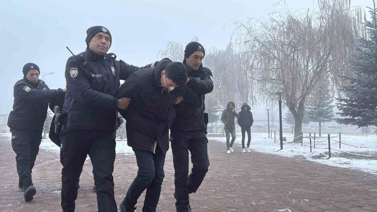 Dünürler mahkemelik oldu, adliyede yumruklar havada uçuştu
