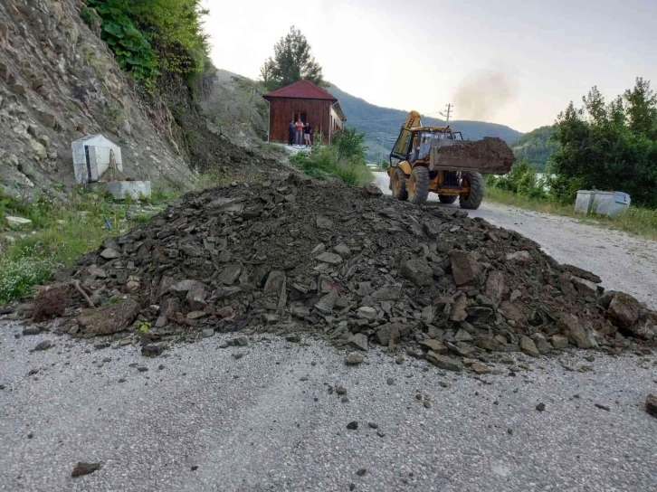 Dünyaca ünlü Erfelek Tatlıca Şelaleri yolu özel mülk olduğu gerekçesiyle ulaşıma kapatıldı
