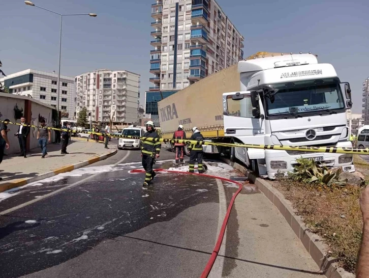 ’Dur’ ihtarına uymayan tır sürücüsü, lastiklere ateş edilerek durduruldu
