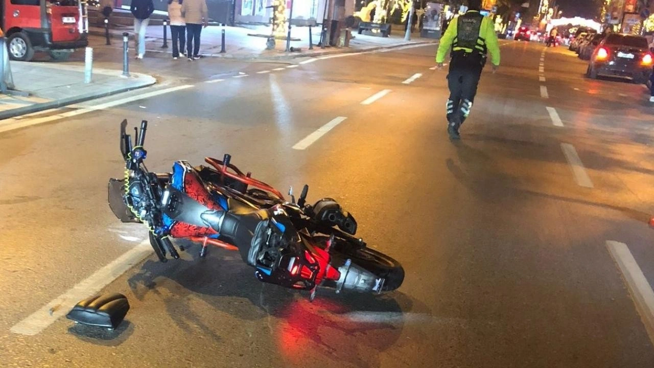 Dur ihtarına uymayarak polise çarpan motosikletli tutuklandı