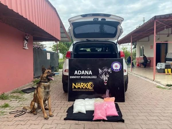 Durdurulan araçta 9 kilo metamfetamin, 50 bin sentetik hap ele geçirildi