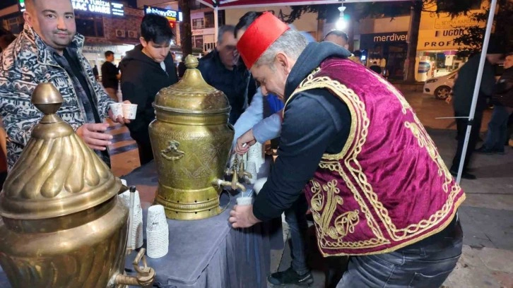 Düzce Belediyesi Ramazan Ayında Vatandaşlara Salep İkram Ediyor