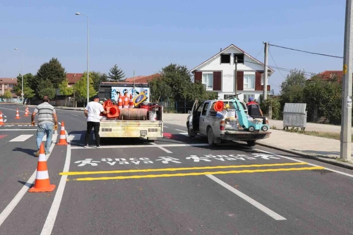 Düzce Belediyesi yaya geçitlerini yeniliyor
