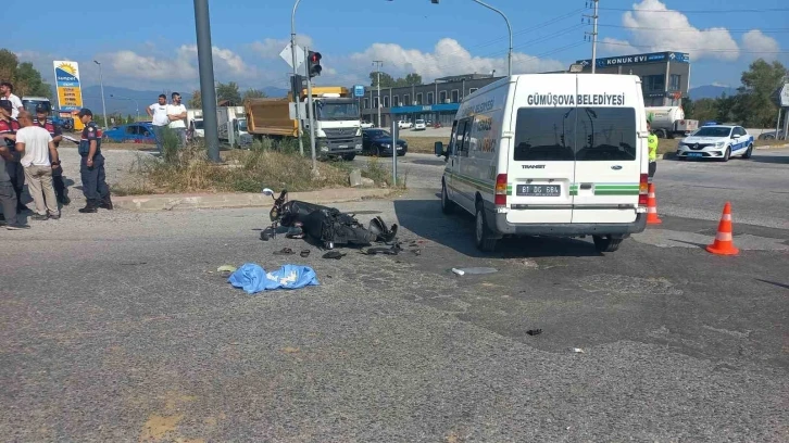 Düzce’de motosiklet hafriyat kamyonunun altına girdi: 1 ölü, 1 yaralı
