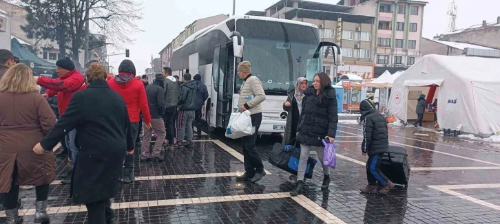 Düzce depremzedelere kapılarını açtı
