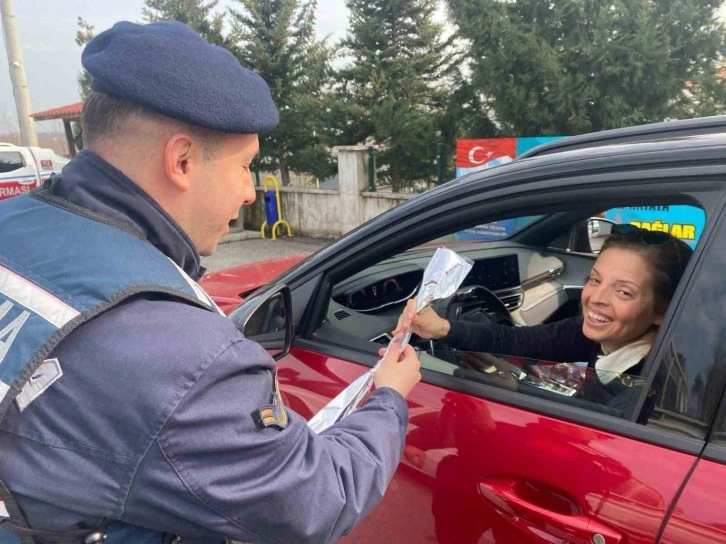 Düzce Jandarmadan Kadın Sürücülere 8 Mart Sürprizi