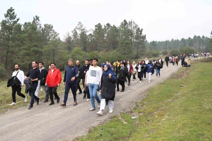 Düzce Valisi Gençlerle Doğa Yürüyüşünde Buluştu