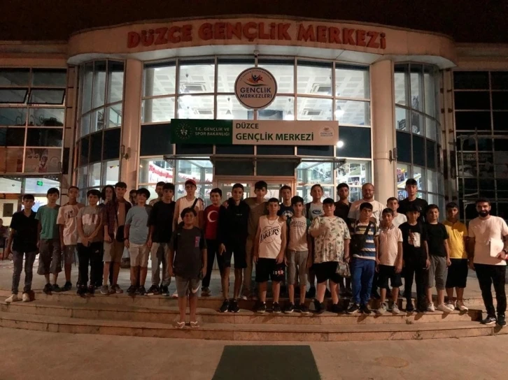 Düzceli gençler Mersin kampına gönderildi
