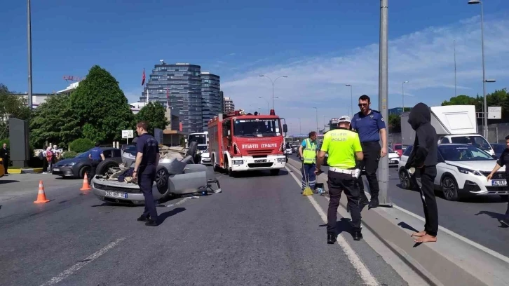 E-5 karayolundaki kazada araç takla attı: 1’i hamile 3 yaralı
