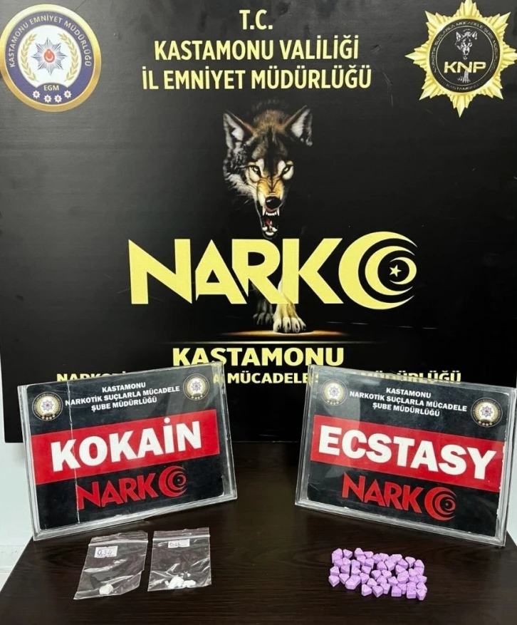 Ecstasy ve kokain ile yakalanan 5 şahıs gözaltına alındı
