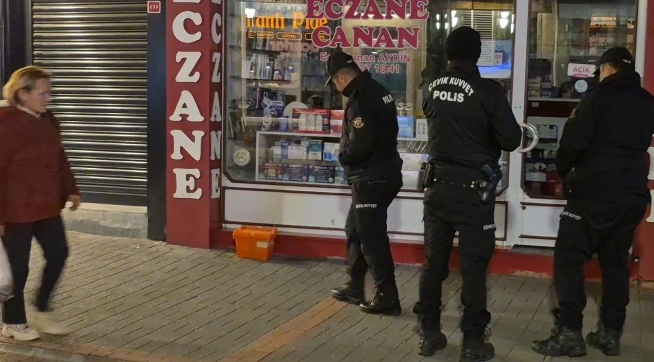 Eczane önüne bırakılan ilaç kutusu bomba paniğine neden oldu