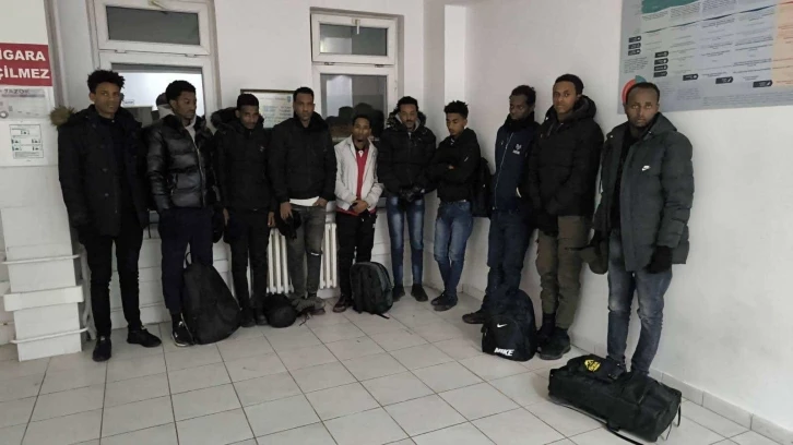 Edirne’de 160 göçmen ve 6 organizatör yakalandı
