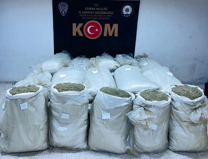 Edirne’de 720 kilo kaçak çay ele geçirildi
