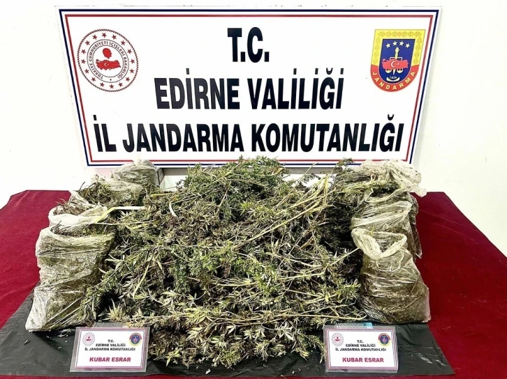 Edirne’de 8 kilo kubar esrar ele geçirildi
