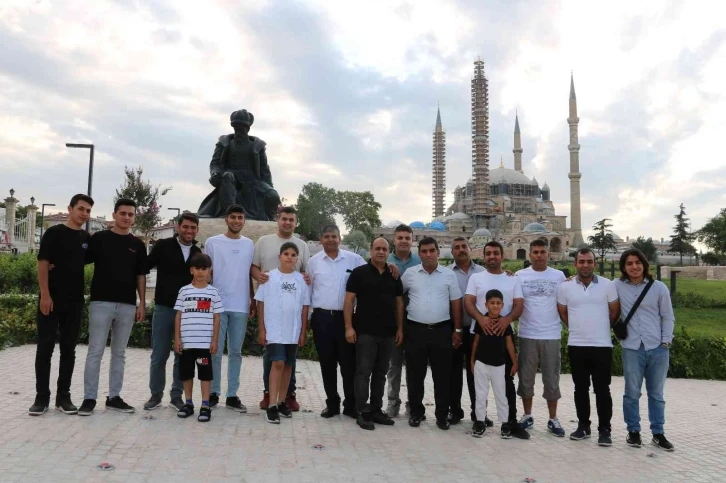 Edirne’de bayram namazı coşkusu
