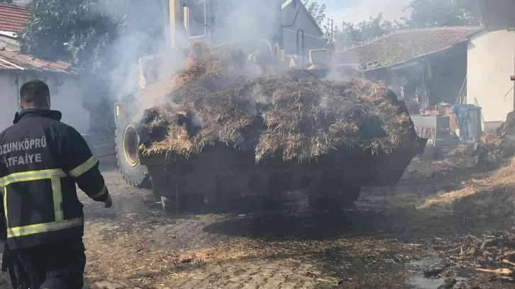 Edirne’de bin 500 saman balyası kül oldu
