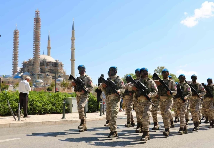 Edirne’de Mehmetçik ve tankların geçit töreni nefes kesti
