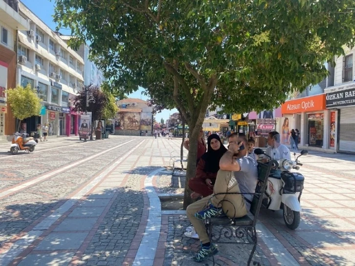 Edirne’de sıcak hava kavurdu, cadde ve sokaklar boş kaldı

