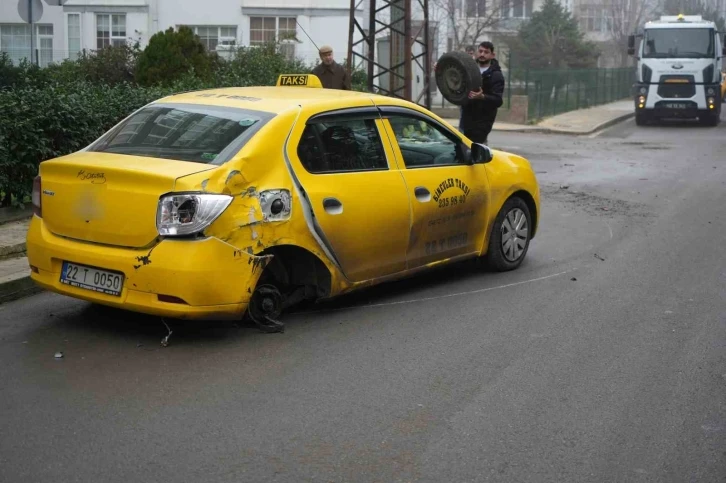 Edirne’de ticari taksi ile otomobil çarpıştı: 2 yaralı
