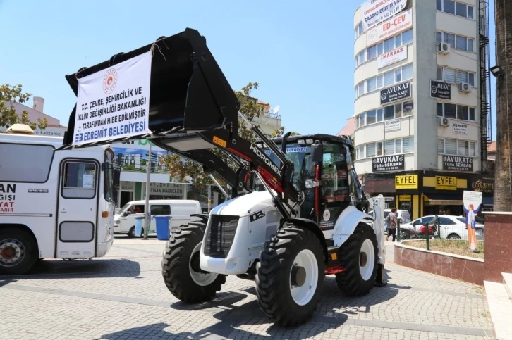 Edremit Belediyesi’ne yeni iş makinası
