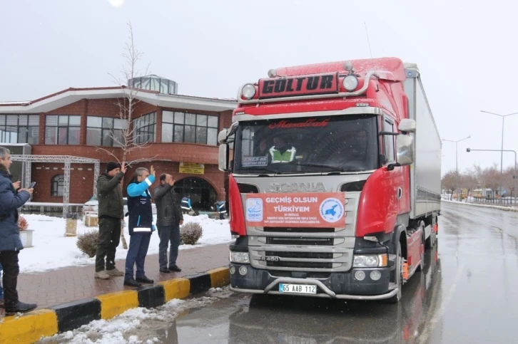 Edremit Belediyesinden deprem bölgesine 6 tır ihtiyaç malzemesi
