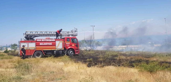 Edremit’te bahçe yangını
