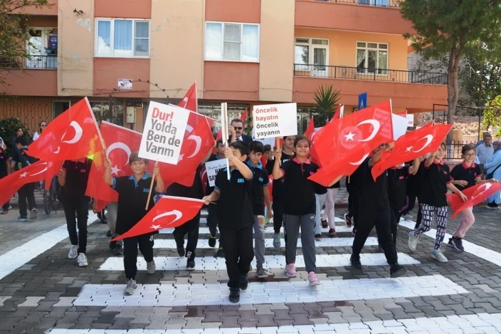 Edremit’te önce yaya farkındalık etkinliği
