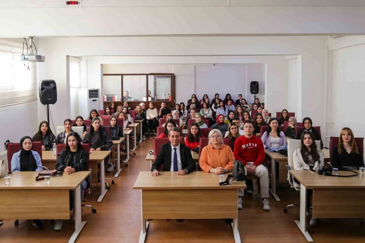 Efeler Belediyesi üniversiteli gençleri ağırladı
