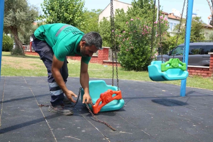 Efeler’de parklar çocuklar için hazırlanıyor
